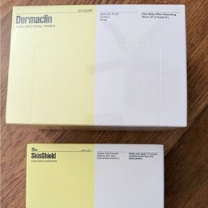 Acne-Safe Facial Towels New Never open & foundation med color. New never open.